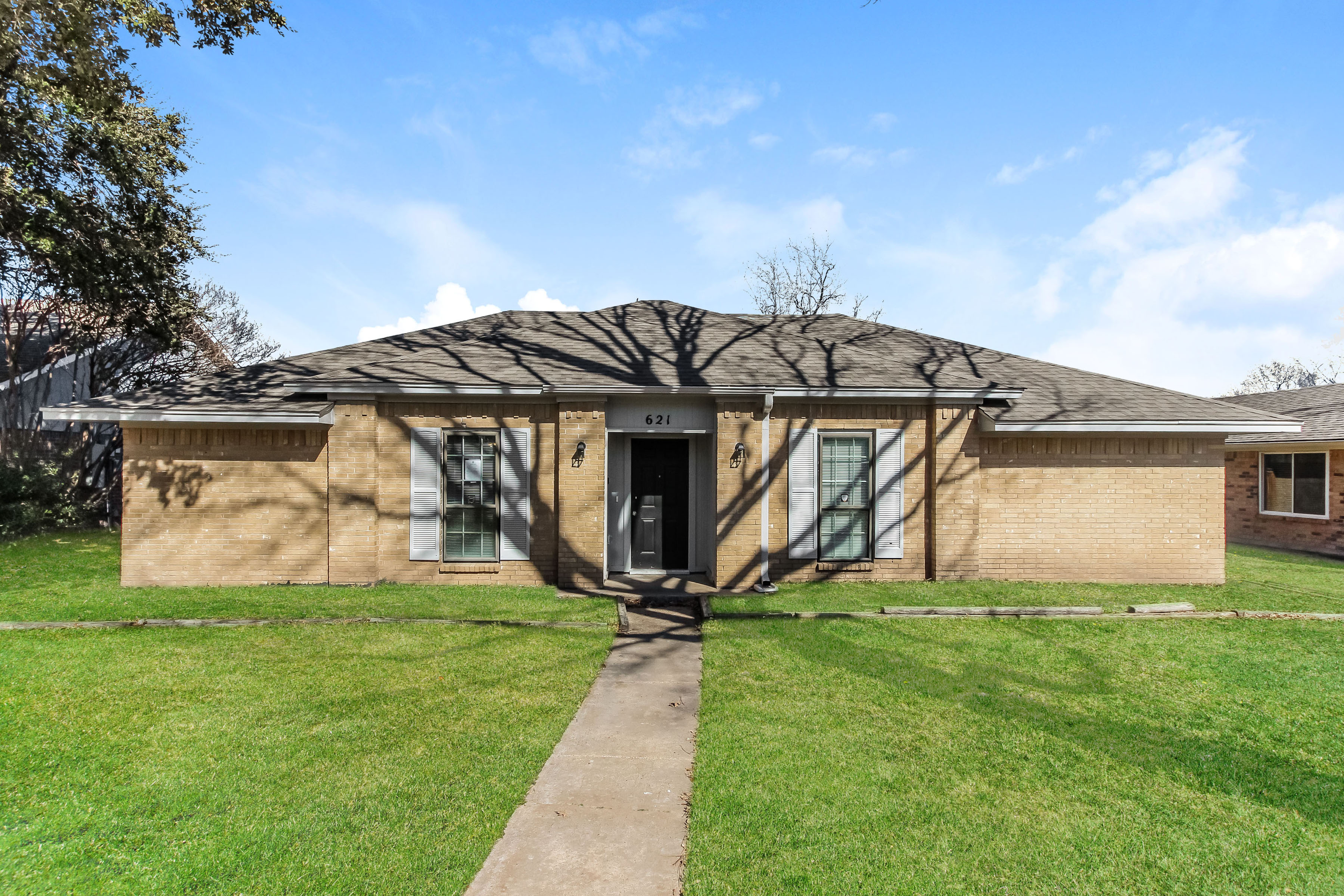 621 GRANADA DR GARLAND, TX 75043